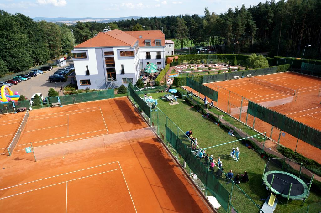 Hotel Sport Zruč Eksteriør billede