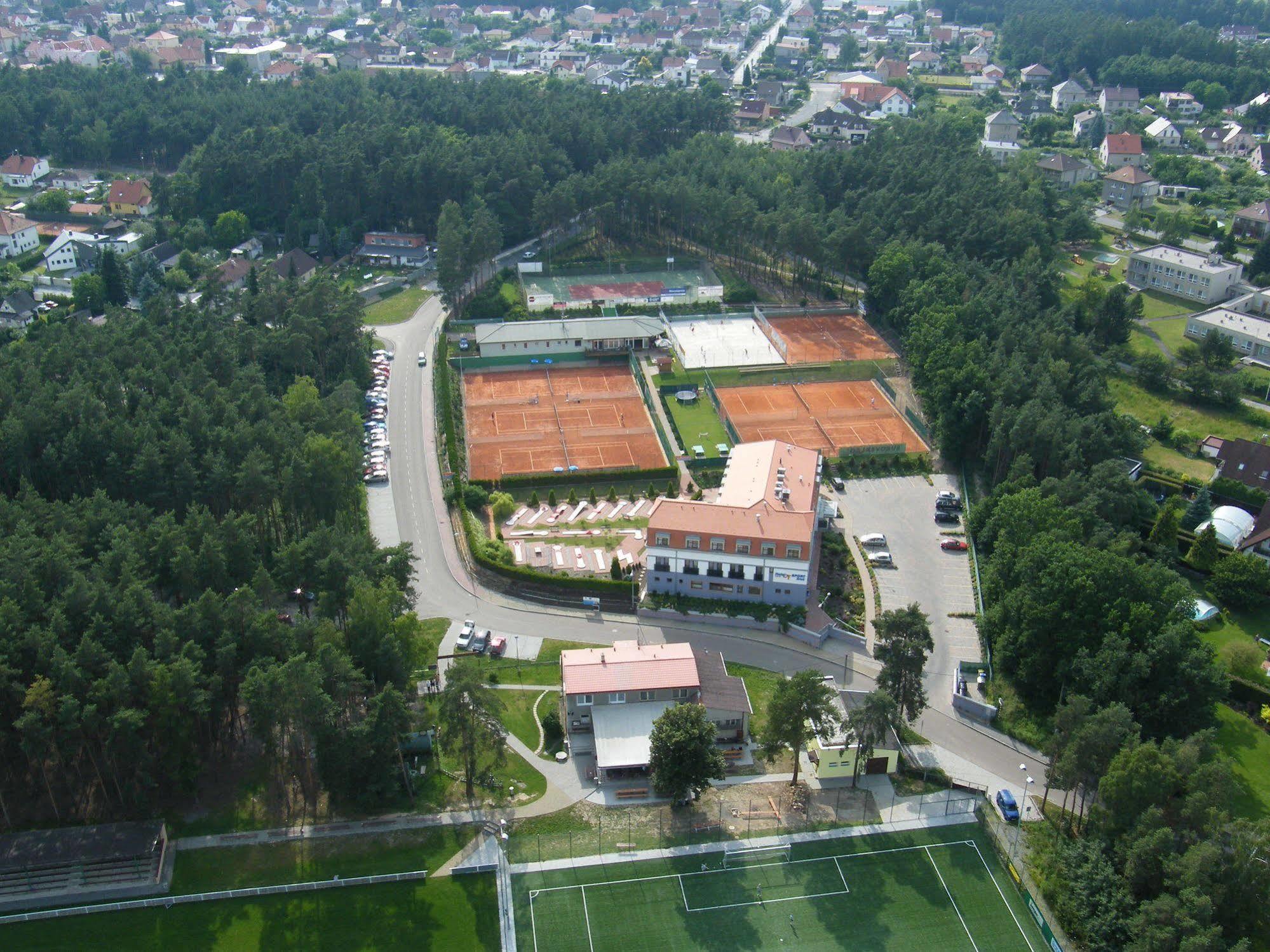 Hotel Sport Zruč Eksteriør billede