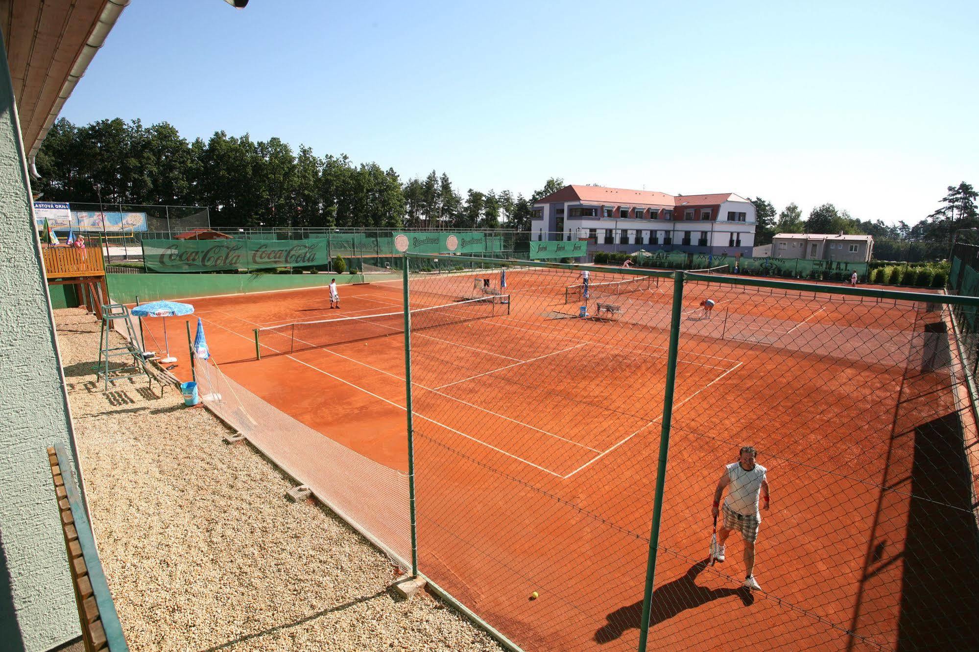 Hotel Sport Zruč Eksteriør billede