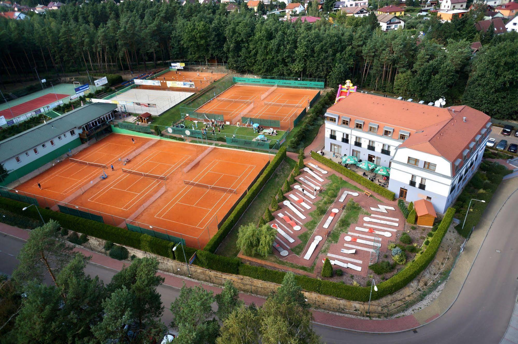 Hotel Sport Zruč Eksteriør billede