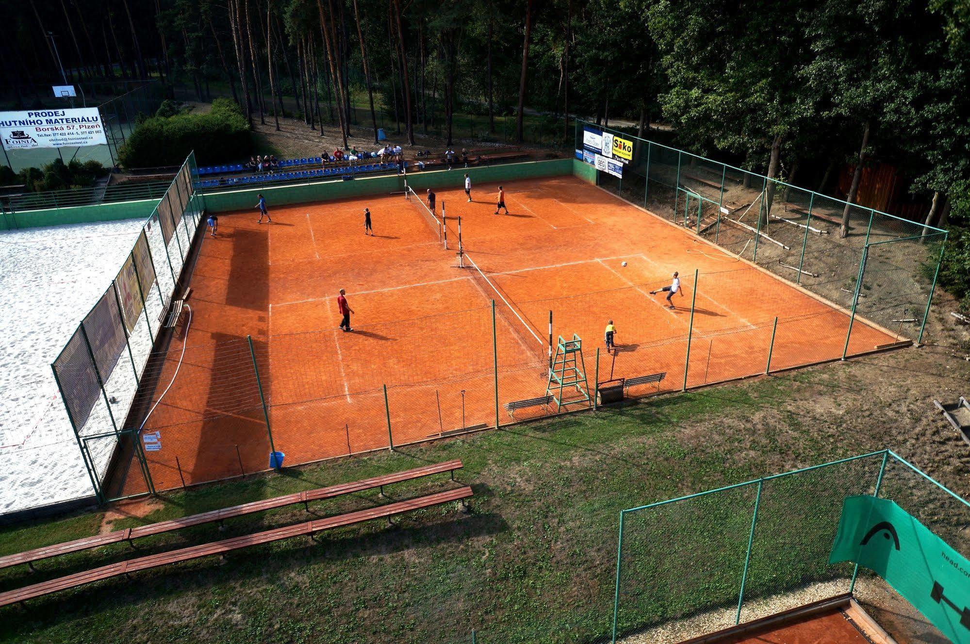 Hotel Sport Zruč Eksteriør billede