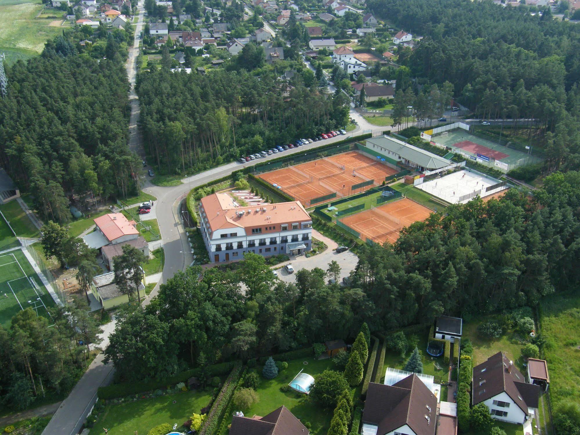 Hotel Sport Zruč Eksteriør billede